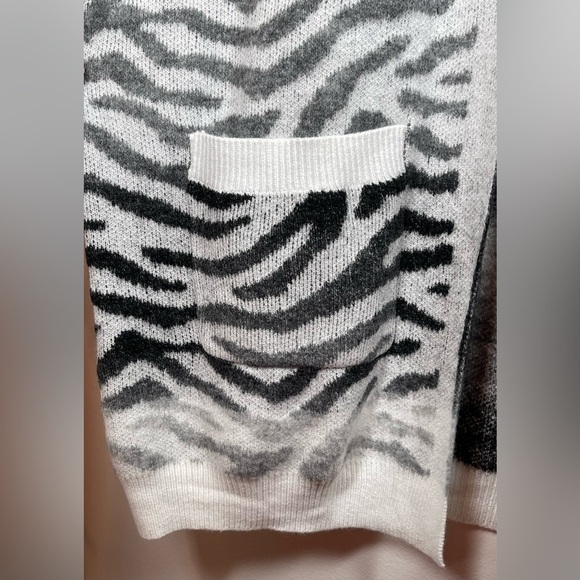 NWOT BOBEAU Women’s Plus Size‎ Ombre Zebra Stripe Sweater Cardigan Size 3X - Picture 4 of 7